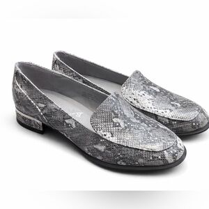 Bellini Haze Snake Loafers Gray Black Slip On Flats 7M NEW No Tags